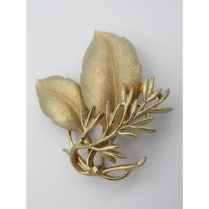 Sarah Coventry Brooch Pin Sea Whispers Gold Metal Vintage 1960's Sarah Cov